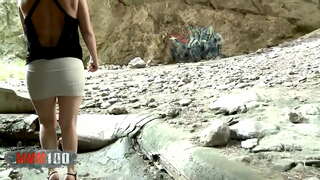 زنان شاخی که در حال انتظار برای شانس خود را برای دریافت فاک