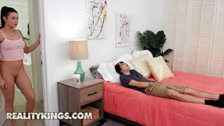 پادشاهان واقعیت - RK نخست - کایلی موشک Ricky Spanish - صندلی مهم