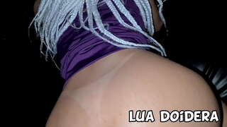 Novinha do Rio de Janeiro, Lua Doidera no glory hole na festa de swing e fez vários machos gozarem na punheta e no boquete