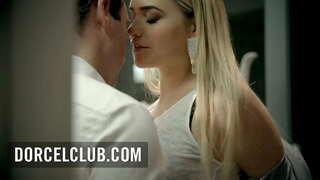 לייַדנשאַפטלעך געשלעכט מיט פּרעכטיק פרוי מיאַ מאַלקאָוואַ