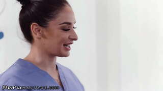 Hy Hou Daarvan Om By 2 Meisies Aan Te Sluit Tydens Massage Hy Hou Daarvan Om By 2 Meisies Aan Te Sluit Tydens Massage
