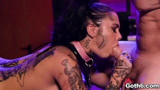 Sexy goth salope Geneviève Sinn reçoit un ANAL