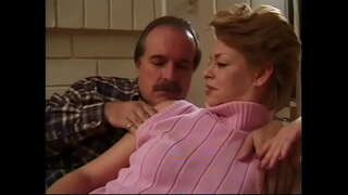 Horúce zrelé Sharin Dreva fúkanie kohút, aby sa dostane hlboko mačička vŕtanie a striekanie na zadok